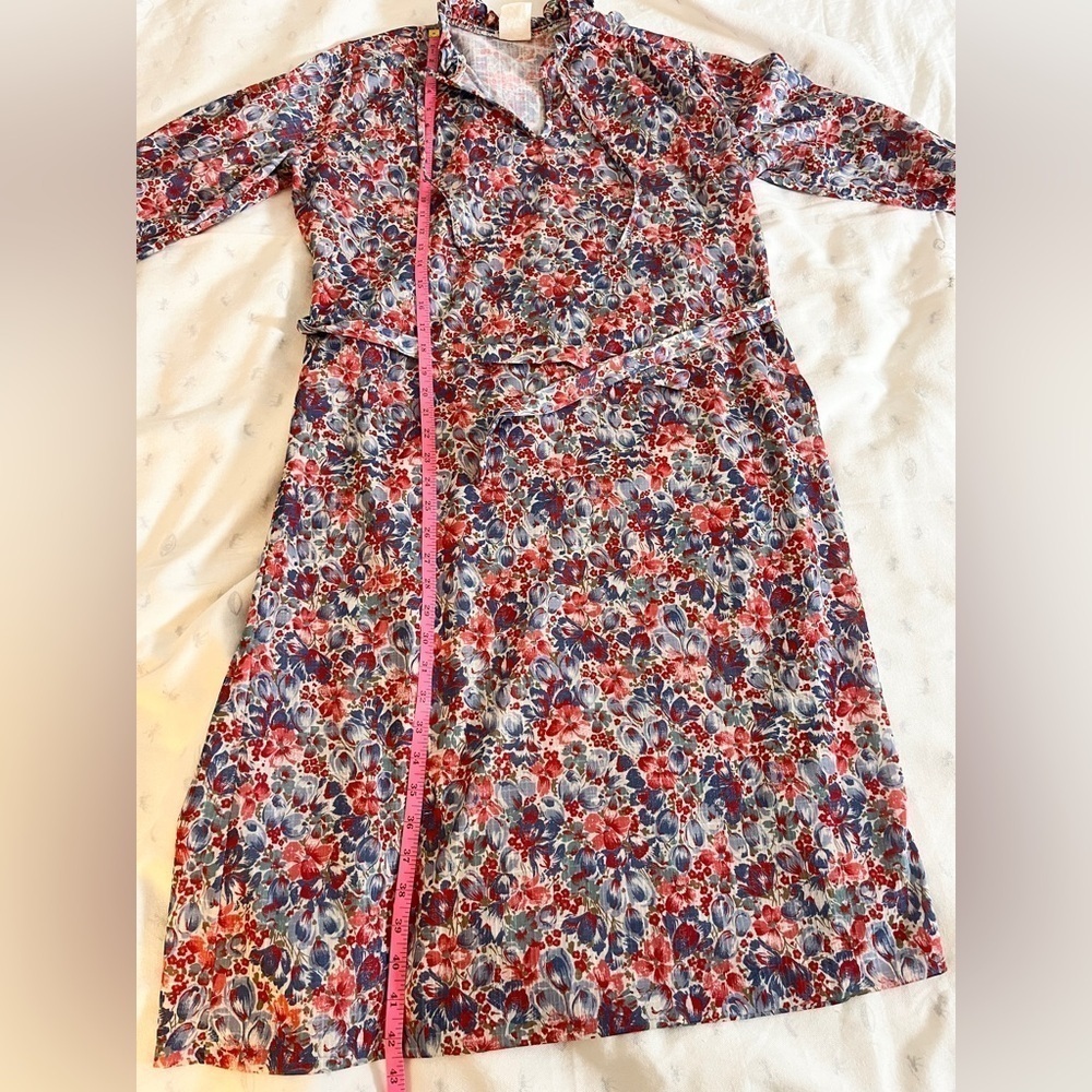 Vintage Floral Midi Dress with 3/4 Sleeves | Ruffled Collar & Waist Sash - Picture 8 of 15